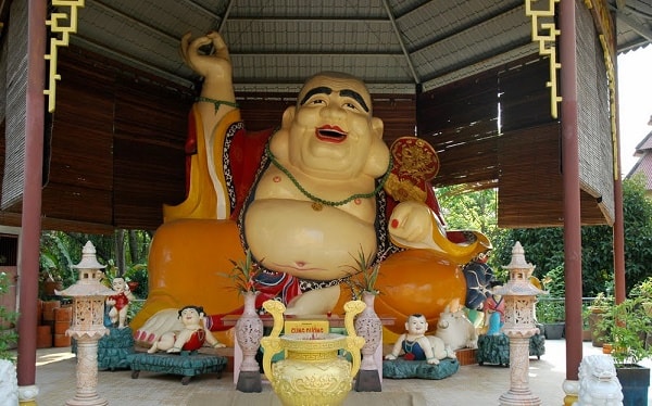 Cách đặt bàn thờ Ông Địa theo phong thủy và những điều cần biết