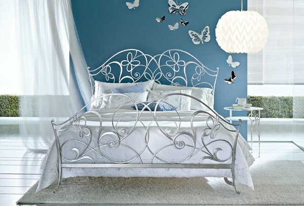 Đồ dùng bằng kim loại hỗ trợ vận mệnh cho mệnh Thủy.