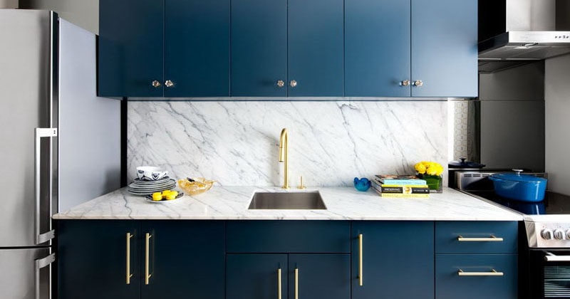 Phía sau bếp không được để khoảng không