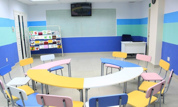 Bố trí hình móng ngựa hoặc hình chữ U