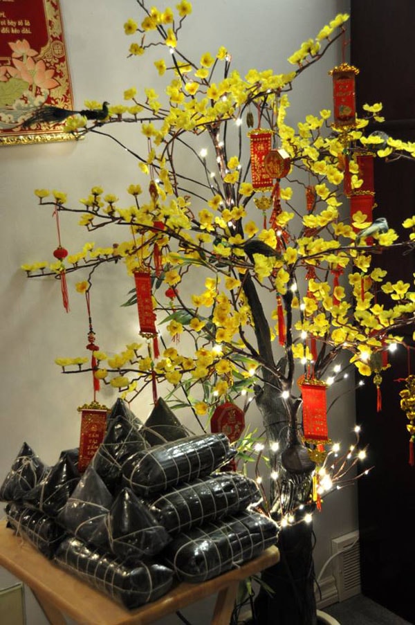 Phòng khách nên chưng hoa gì để đón tài lộc và may mắn?