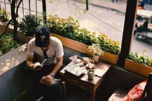 Bí kíp chụp ảnh “sống ảo” ở quán cà phê – đẹp như tạp chí mà không làm phiền ai