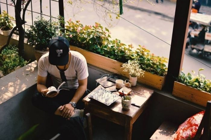 Bí kíp chụp ảnh “sống ảo” ở quán cà phê – đẹp như tạp chí mà không làm phiền ai